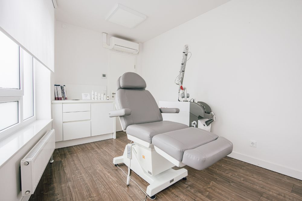 hautarzt-leverkusen- behandlungszimmer-constantin-v19